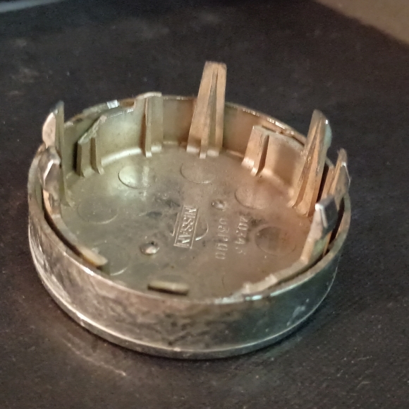 COPY - 4 used Nissan z car wheel center caps USED - Picture 6 of 8